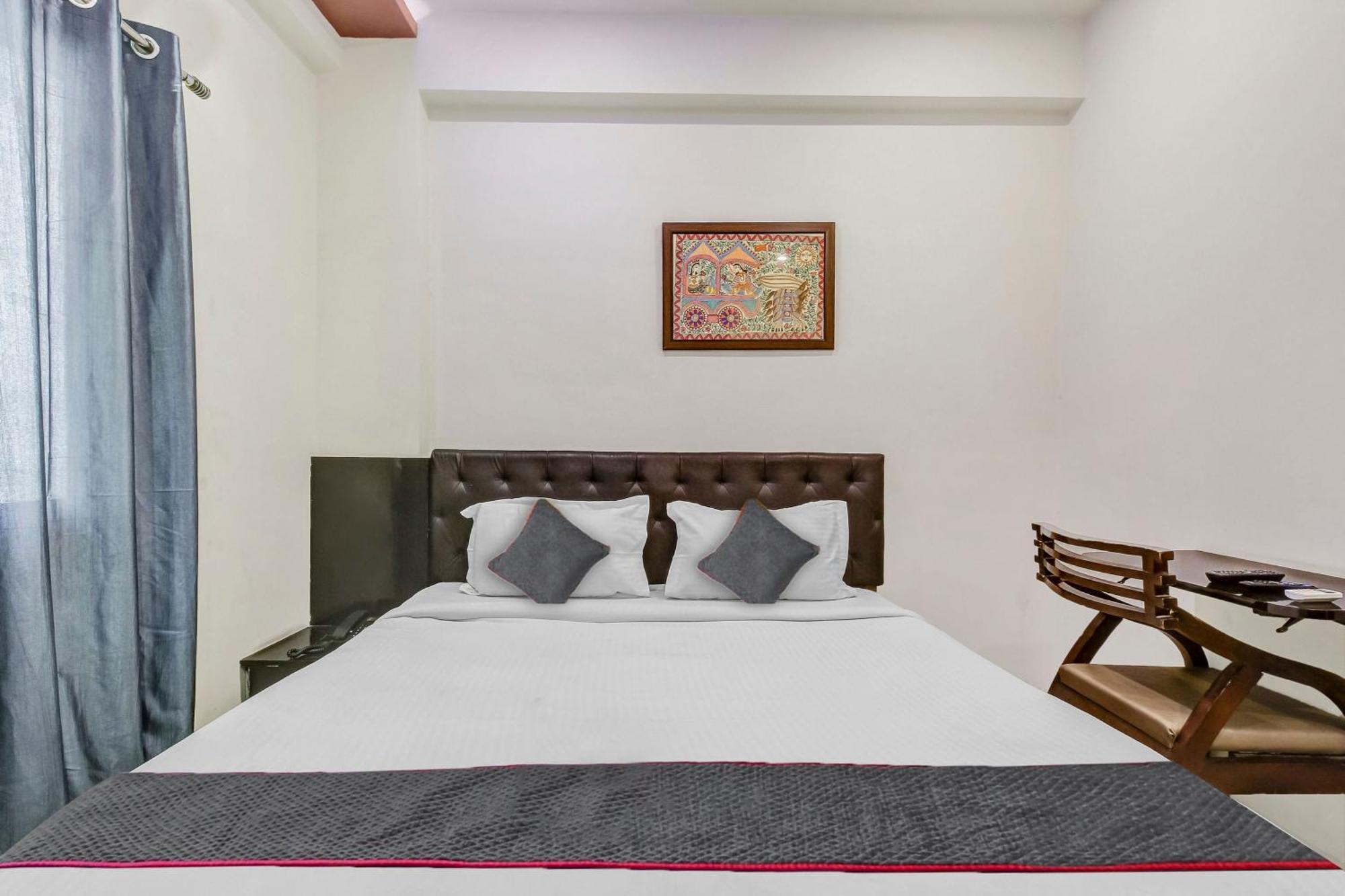Collection O Galaxy Suites Hyderabad Exterior foto